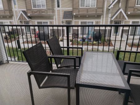 Like new 3 bdrms +den,2.5 bath db garage townhome in Nolan Hill! - Photo 2