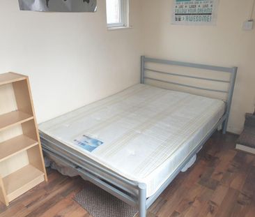 4 bedroom end of terrace house to rent - Photo 5