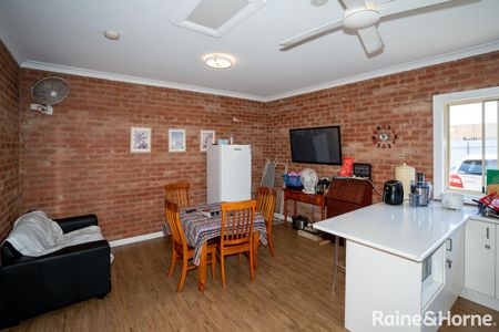 Room 5/9-11 Gurwood Street, Wagga Wagga, NSW 2650 - Photo 4