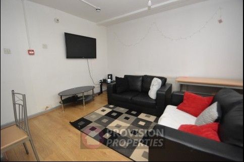 3 Bedroom Flat, Hyde Park, Leeds - Photo 1