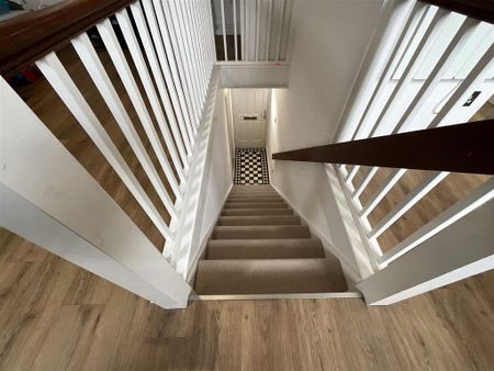 2 bedroom coach house to rent - Photo 3