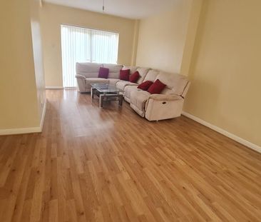 3 bedroom semi-detached house to rent - Photo 2