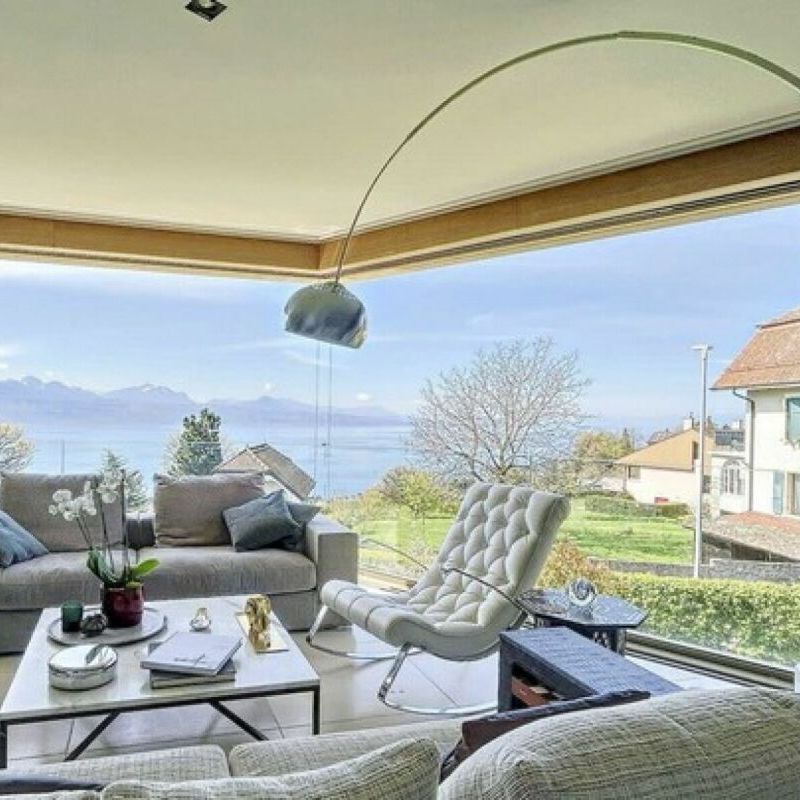 Apartment with breathtaking views of the lake and mountains - Photo 1