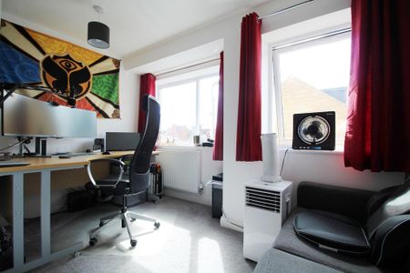 3 bedroom semi-detached house to rent - Photo 5