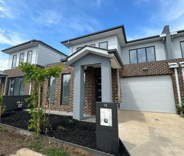 Low Maintenance New Townhouse - Photo 2
