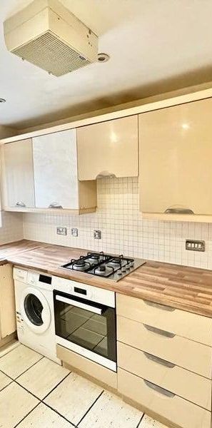 4 bedroom terraced house to rent - Photo 1