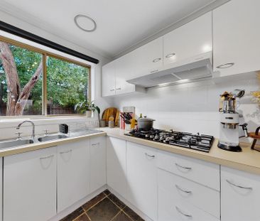 Effortless Living with Modern Appeal - Photo 3