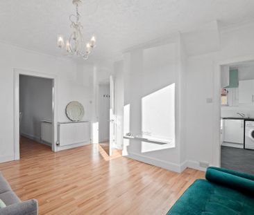 4 bedroom flat to rent - Photo 1