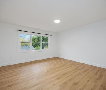 Fully Renovated 2-Bedroom Apartment in Sarnia – Modern &amp; Move-I... - Photo 5