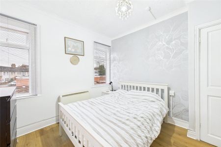 1 bedroom in High Street, Hampshire - Photo 4