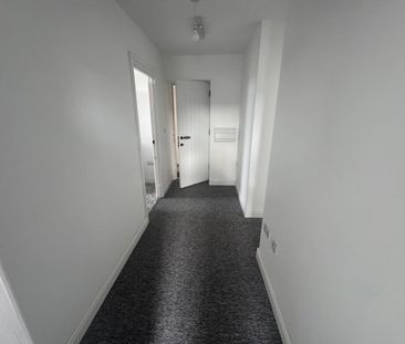 2 bed Flat - To Let - Photo 2