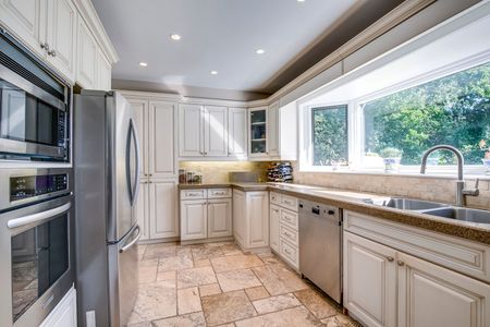 For Lease - 256 Eastcourt Road, Oakville, Ontario - Photo 3