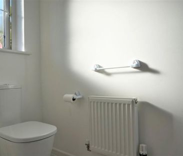 3 Bed End Terrace, Hatton Gardens, M7 - Photo 1