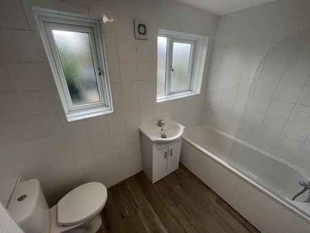 2 bedroom semi-detached house to rent - Photo 3