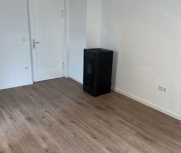 Renovierte 2,5 Zimmer Wohnung mit Balkon und Pelletofen! - Foto 1