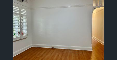 Charming Home in Prime Lilyfield Location - Photo 5