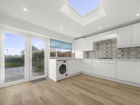 2 bedroom end of terrace house to rent - Photo 1