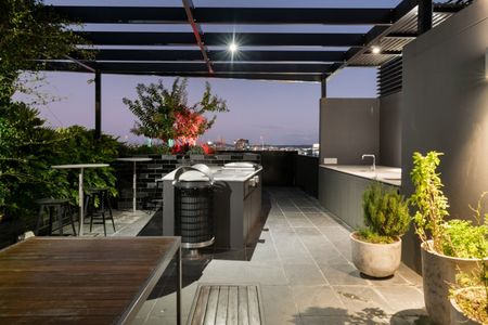 STUNNING CITY VIEWS FURNISHED APARTMENT IN SOUTH BRISBANES BEST LOCATION - Photo 5