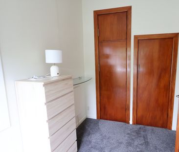 Charming Two-Bedroom Cottage for Rent in Mangapapa - Photo 6