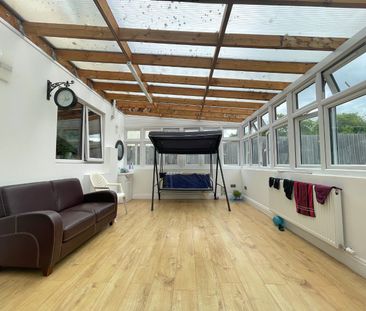 4 bed semi-detached house to rent in Barnhurst Path, Watford, WD19 - Photo 5