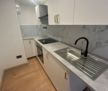 Studio Flat, Streatham High Road, SW16 - Photo 4