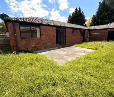 1 Geoffrey Court, Narre Warren VIC - Photo 2