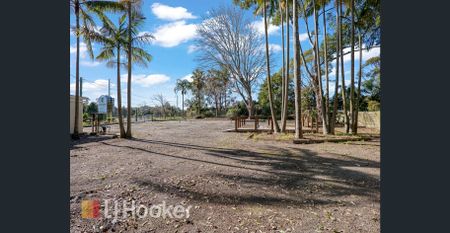 Spacious Family Home with Large Shed on 2000m² Block - Photo 5