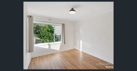 Bright & attractive family home - Photo 5