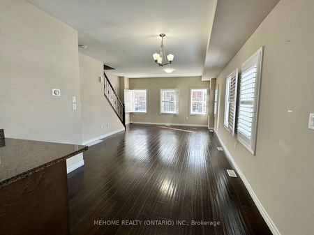 Townhouse For Lease | X8119084 - Photo 5