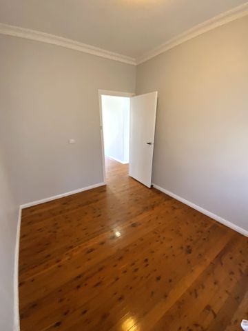 THREE BEDROOM HOME IN A CONVENIENT LOCATION - Photo 2