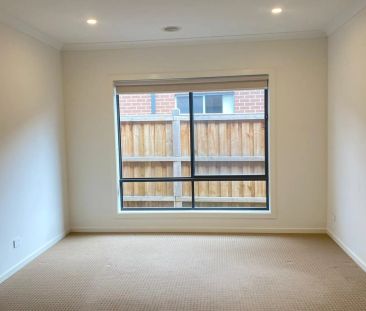 Modern Family living - Photo 3