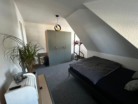 Sonnige Dachgeschosswohnung im villenartigen Wohnhaus - Photo 4
