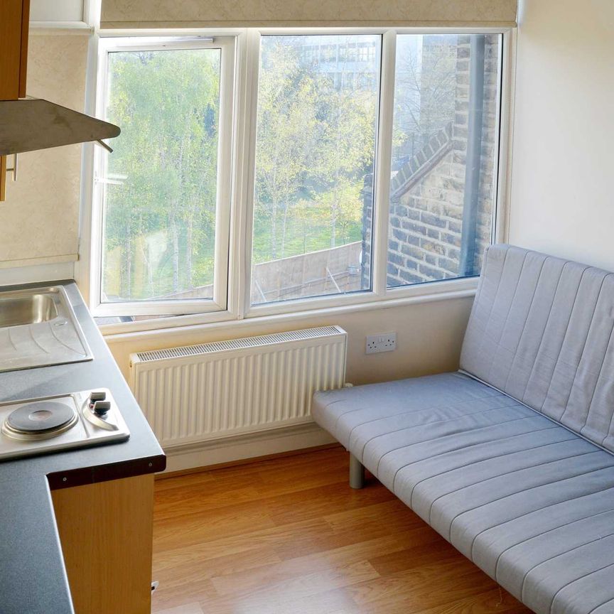 Price £825 pcm - Available 10/11/2025 - Furnished - Photo 1