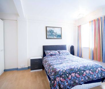 West Kensington Court A Room A Room C Room B - Photo 3