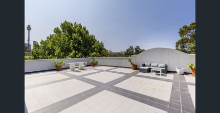 Chic Inner-City Apartment - Available Now - Photo 5