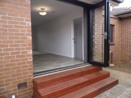 Refurbished two bedroom unit in quiet and convenient location - Photo 3