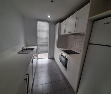 2 Bedroom Spacious Apartment with 2 Carparks - Photo 5