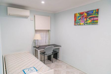 Fully Furnished & Fully Bedded Home in Prime Richmond Location - Photo 4