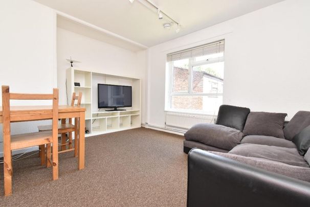 3 bedroom flat to rent - Photo 1