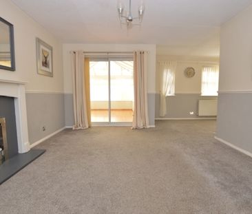 3 Bedroom Detached House - Photo 2