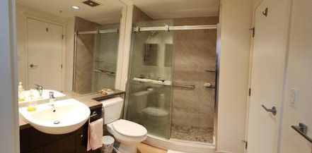 Large 770ft 1 Bed + 1 Bath with patio - Photo 2