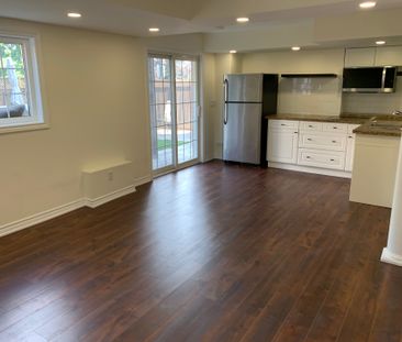 For Lease - 331 Spruce Grove Crescent, Newmarket, Ontario - Photo 3