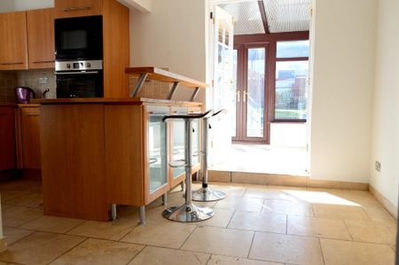 3 bedroom semi-detached house to rent - Photo 4