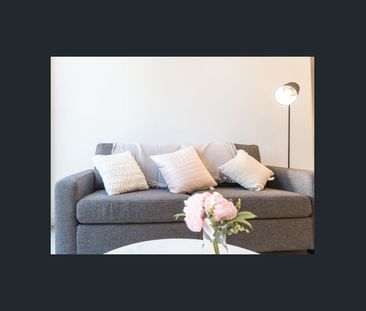 Fully-Furnished One-Bedroom Apt in the Centre of Box Hill - Photo 2