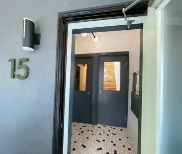 Renovated Boutique Studio | 15 Thorburn Avenue, Toronto - Photo 1