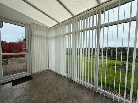 2 bedroom semi-detached bungalow to rent - Photo 4