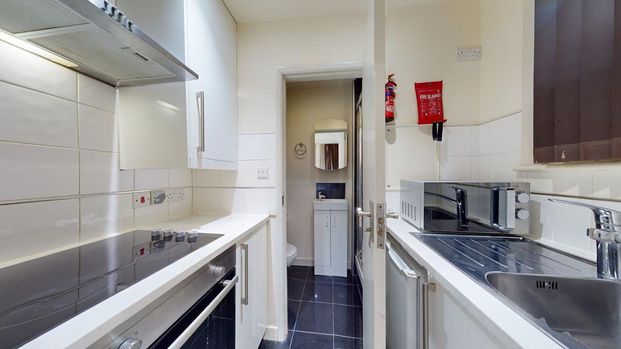 Studio to rent - Photo 1