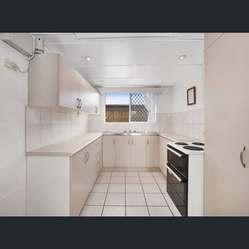 2/28 Rose Street, North Ward, Qld 4810 - Photo 1