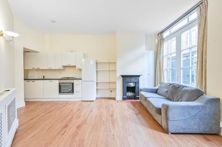 1 bedroom mews to rent - Photo 2