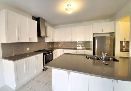 For Lease - 93 Dog Wood Boulevard, East Gwillimbury, Ontario - Photo 4